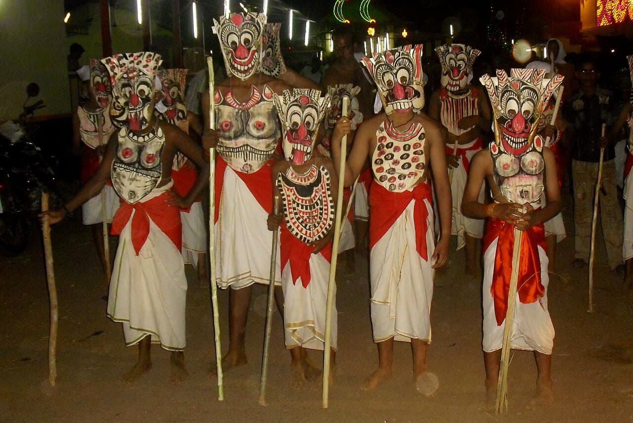 Padayani